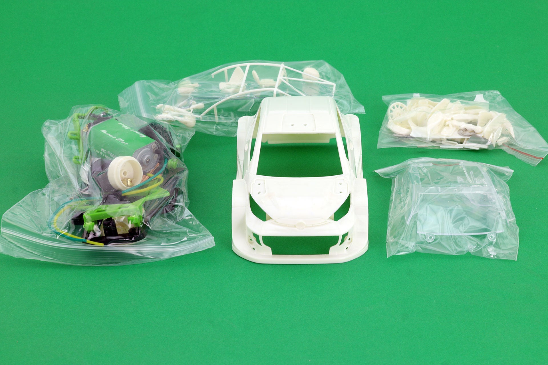 Avant Slot 52679 Toyota Yaris Rally 2 White Kit 1/32 Slot Car